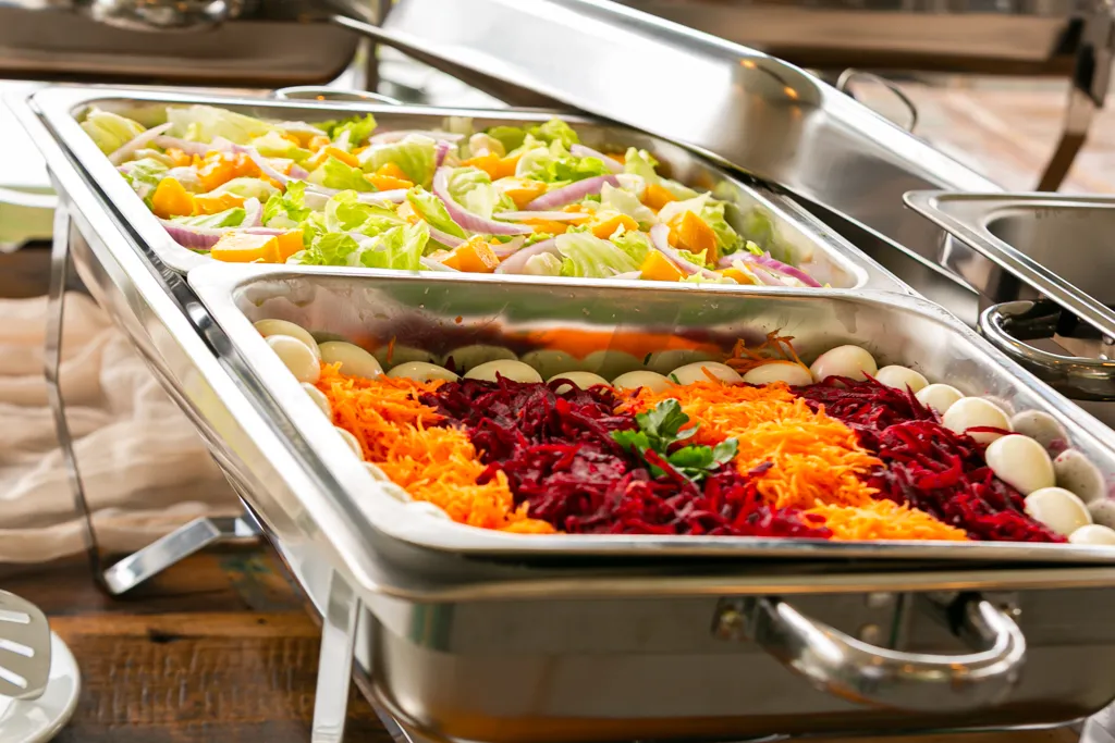 Buffet servido no salão